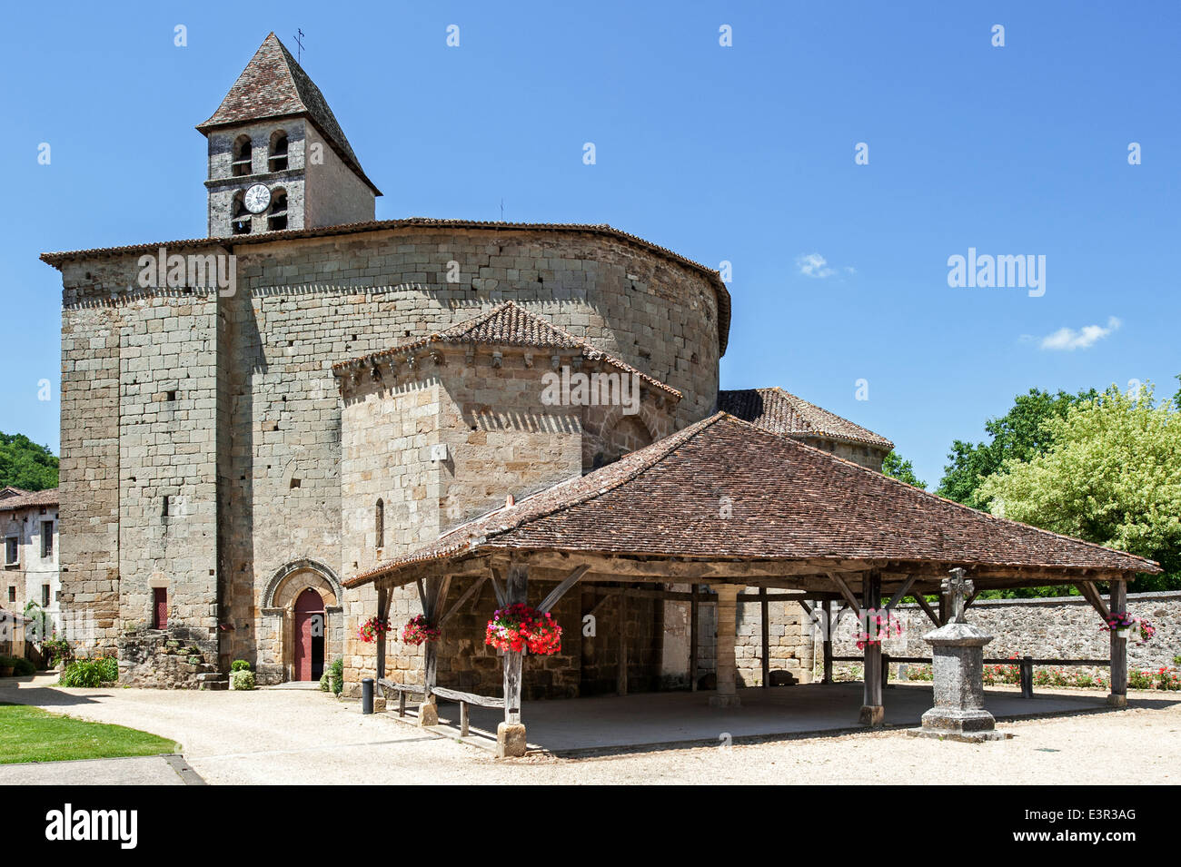 The Romanesque Byzantine church Église Saint-Jean-Baptiste at Saint-Jean-de-Côle, Dordogne, Aquitaine, France Stock Photo