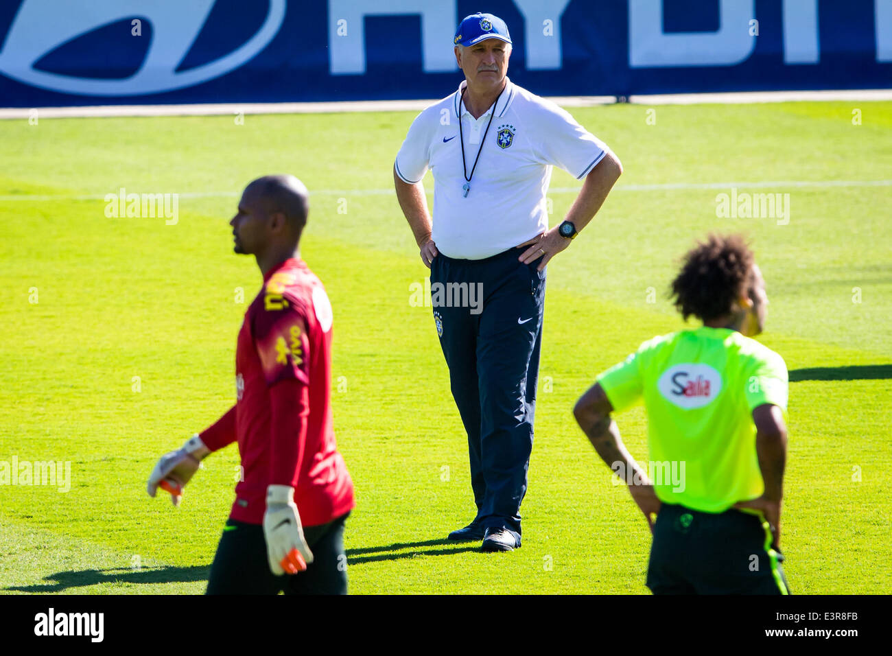 Belo Horizonte, Brazil. 27th June, 2014. Brazil's head coach Luiz Felipe Scolari (C) looks on during a training session in Belo Horizonte, Brazil, June 27, 2014. Brazil's national football team participated in a training session for the first match of the Round of 16 here on Friday. © Liu Bin/Xinhua/Alamy Live News Stock Photo