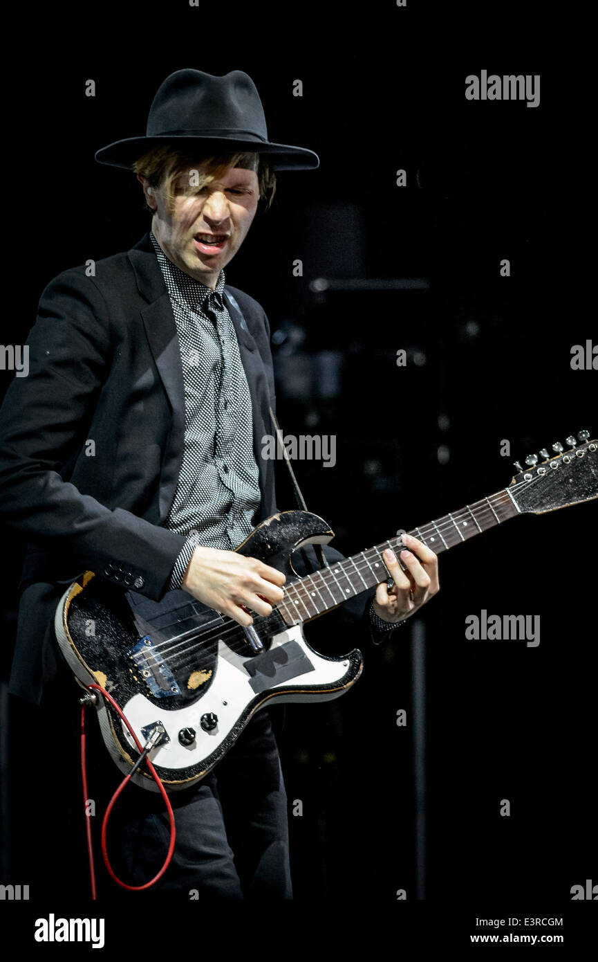 Toronto, Ontario, Canada. 27th June, 2014. American musician, singer-songwriter and multi-instrumentalist BECK HANSEN known as 'BECK' perfroms at Sony Centre in Toronto. Credit:  Igor Vidyashev/ZUMAPRESS.com/Alamy Live News Stock Photo
