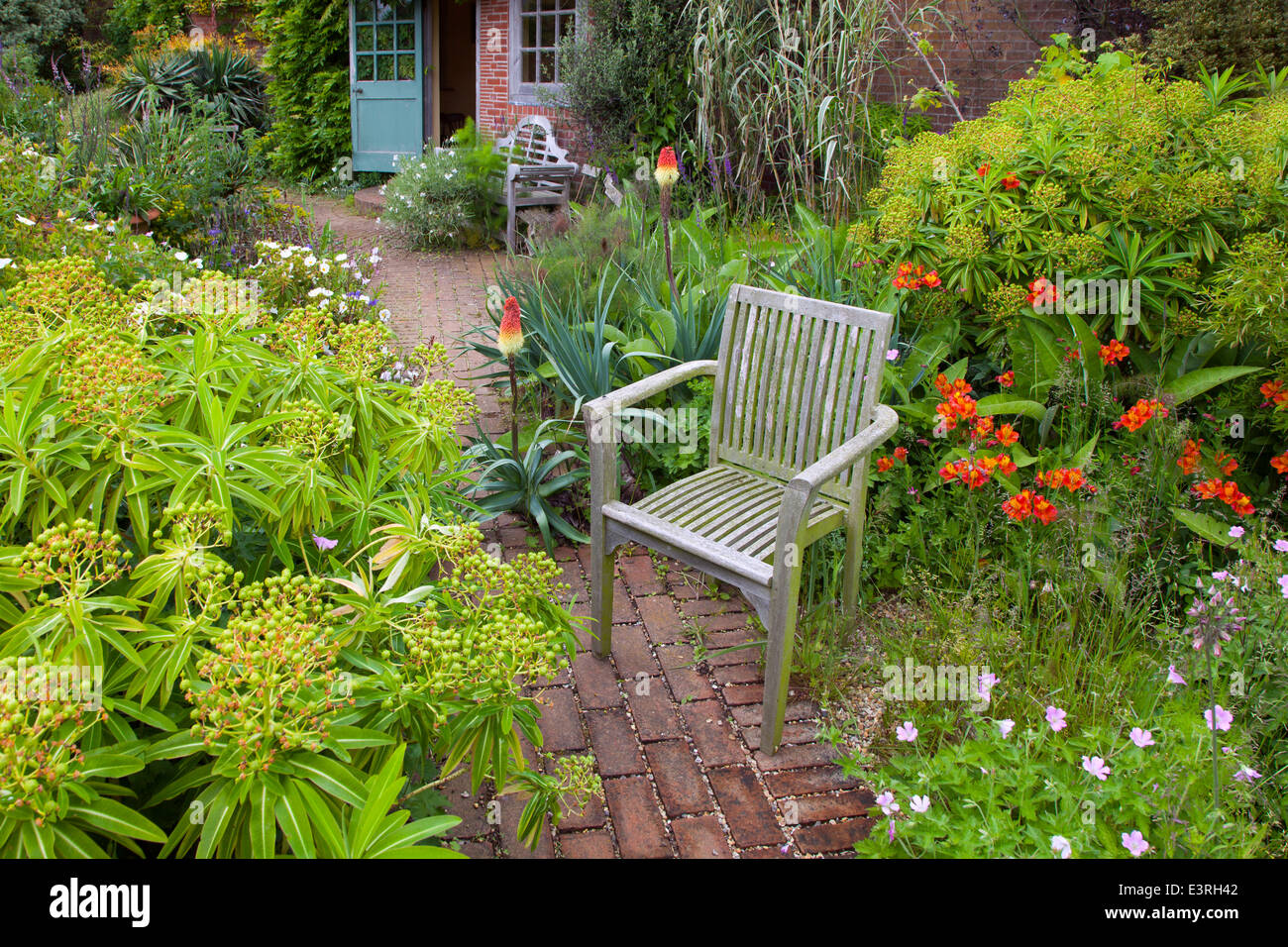 Old brick garden path hi-res stock photography and images - Alamy