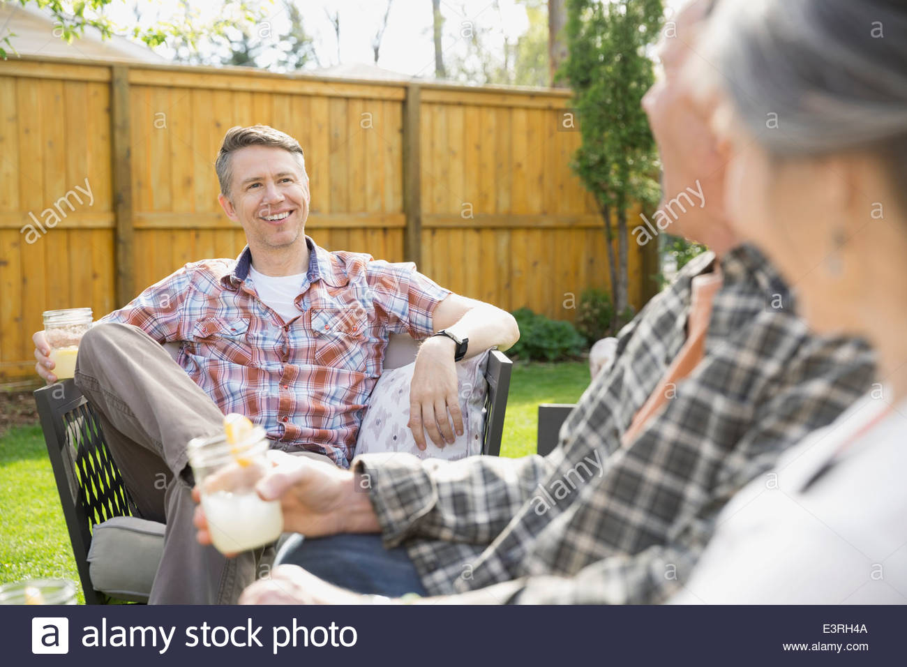 Friends drinking lemonade hi-res stock photography and images - Alamy