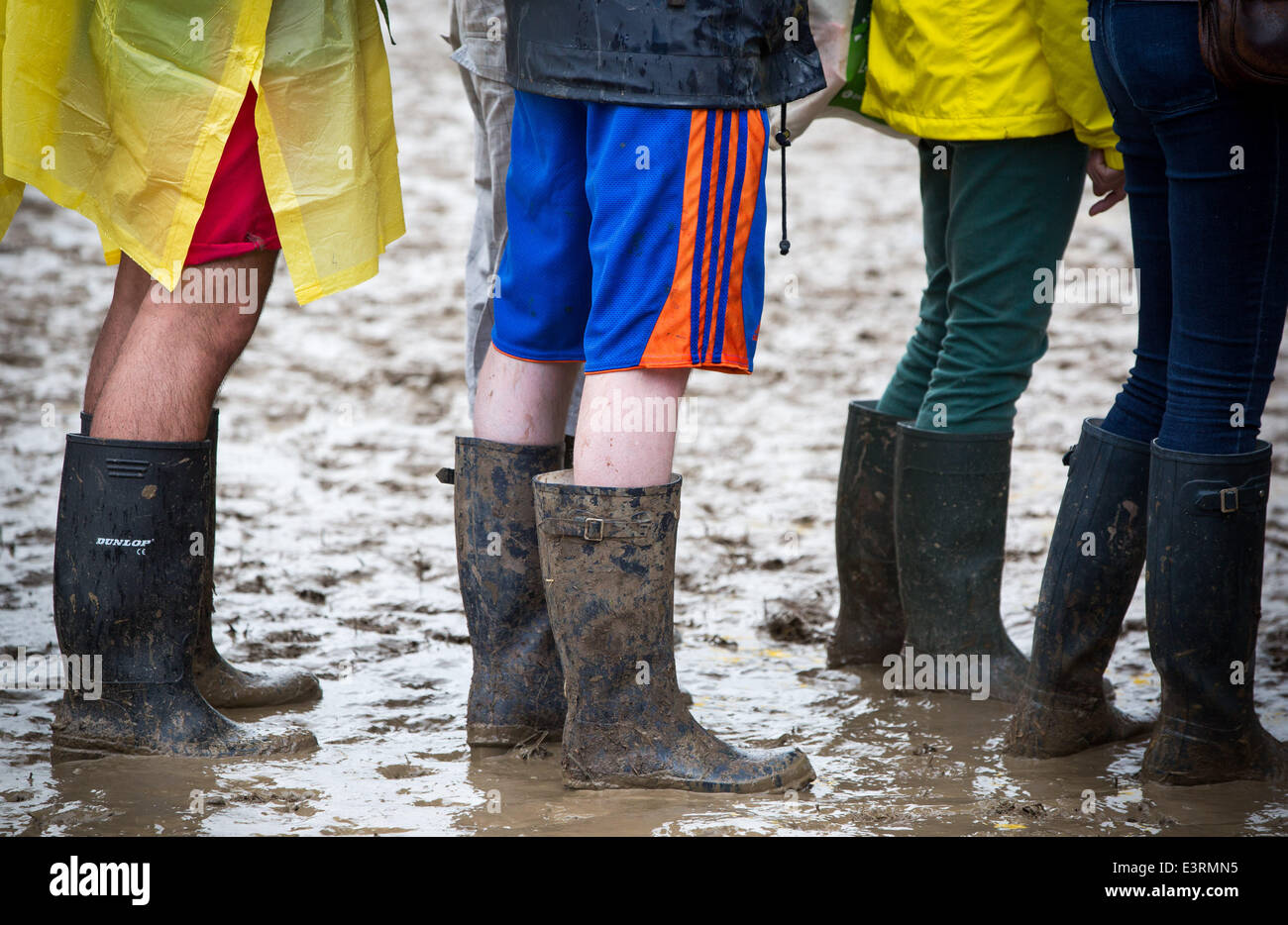 Hunter boots festival hi-res stock photography and images - Alamy