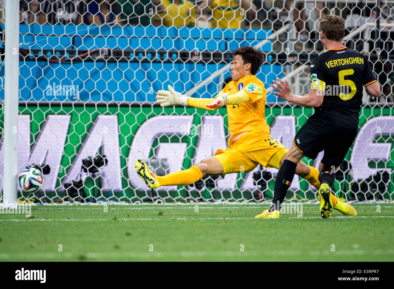 Jan vertonghen belgium goal hi-res stock photography and images - Alamy