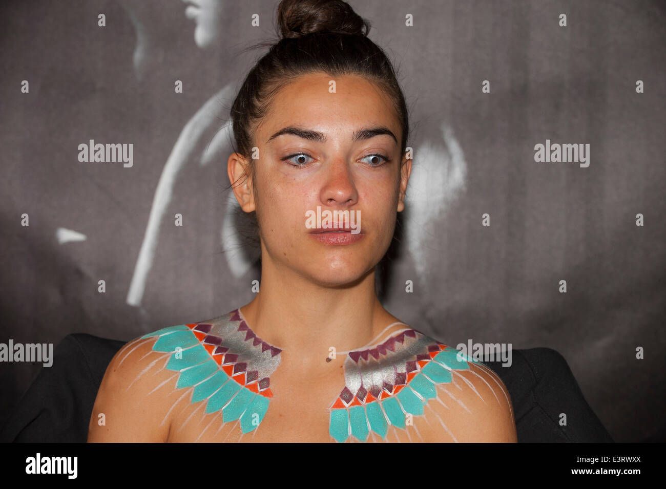 Artist body painting live model hires stock photography and images Alamy