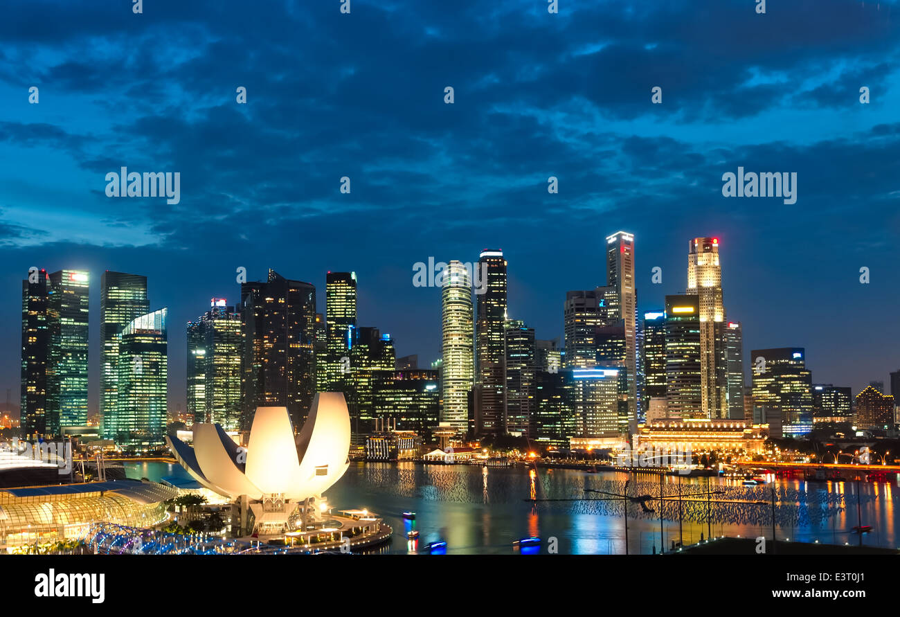 Singapore skyline hi-res stock photography and images - Alamy