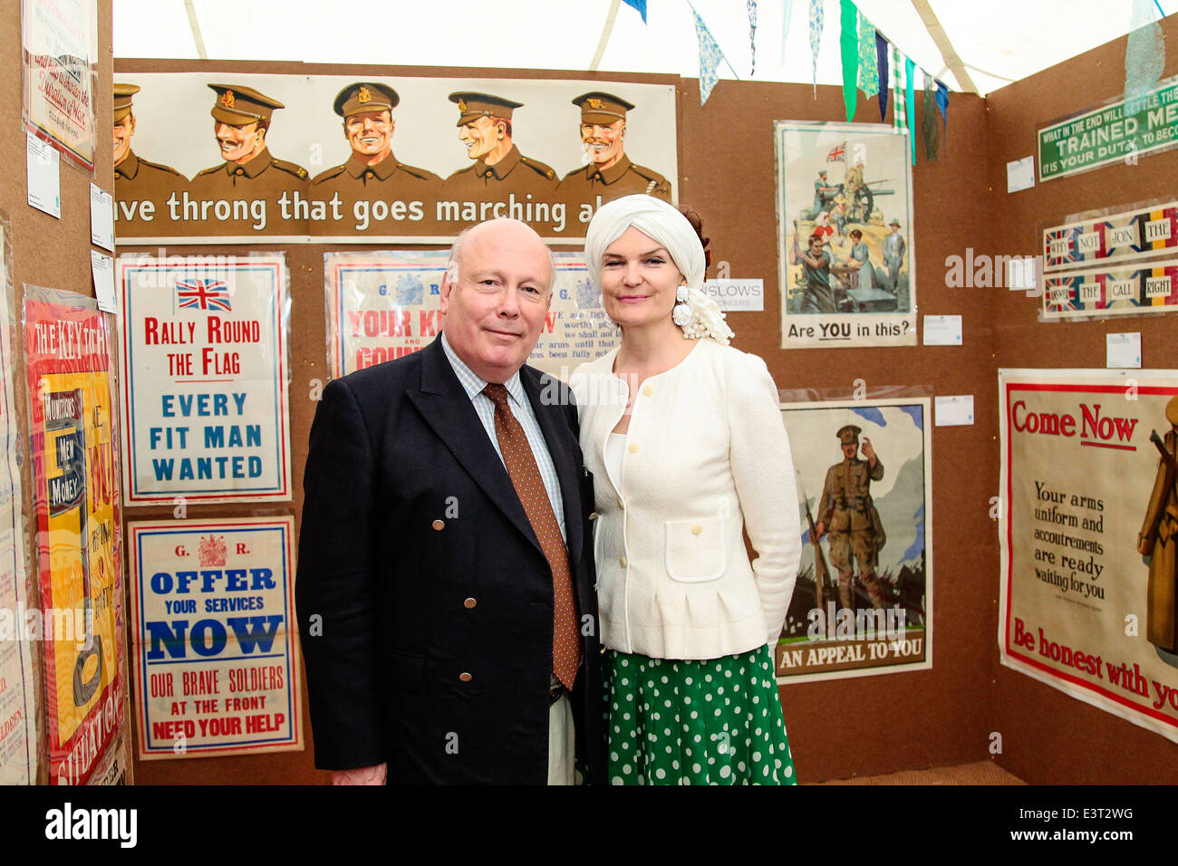 Baron Fellowes and Lady Emma Kitchener with a 1914 Bullet Pencil at Chalke Valley History Festival Stock Photo