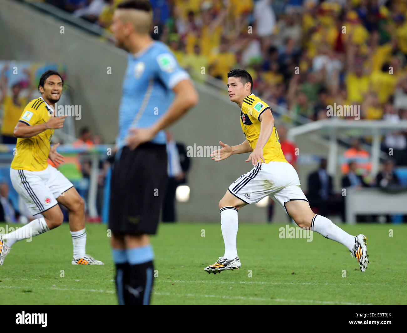 Rio De Janeiro, Brazil. 28th June, 2014. World Cup 2nd Round. Colombia versus Uruguay. James Rodriguez turns to celebrates with team mates after his goal for 1-0 Credit:  Action Plus Sports/Alamy Live News Stock Photo