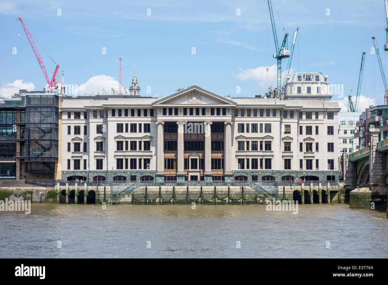 Fishmongers Hall, London on the banks of the River Thames Stock Photo