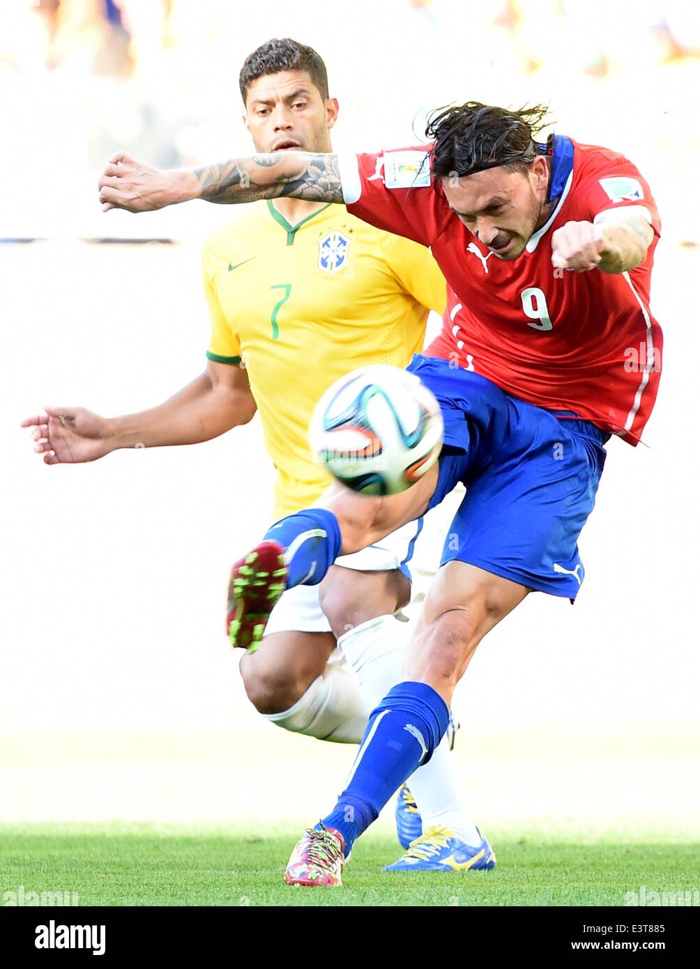Belo Horizonte, Brazil. 28th June, 2014. Brazil's Hulk vies with Chile's Mauricio Pinilla during a Round of 16 match between Brazil and Chile of 2014 FIFA World Cup at the Estadio Mineirao Stadium in Belo Horizonte, Brazil, on June 28, 2014. Credit:  Liu Dawei/Xinhua/Alamy Live News Stock Photo
