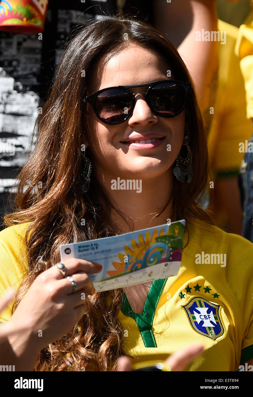 Belo Horizonte, Brazil. 28th June, 2014. Bruna Marquezine, girlfriend of  Brazil's Neymar, watches a Round of 16 match between Brazil and Chile of  2014 FIFA World Cup at the Estadio Mineirao Stadium, image size:885x1390