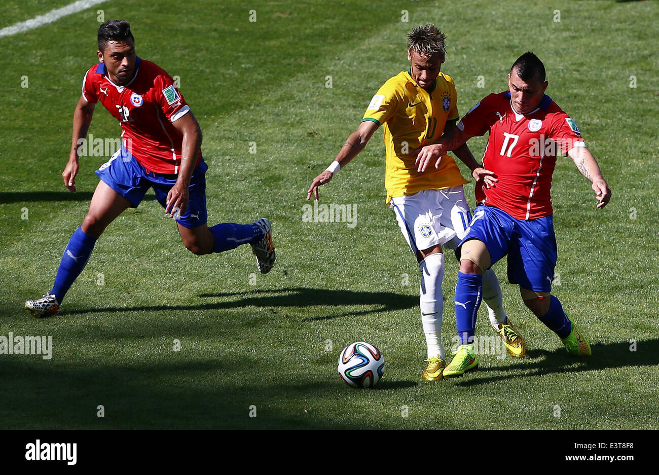 Belo Horizonte, Brazil. 28th June, 2014. Brazil's Neymar (C) vies with Chile's Gary Medel (R) during a Round of 16 match between Brazil and Chile of 2014 FIFA World Cup at the Estadio Mineirao Stadium in Belo Horizonte, Brazil, on June 28, 2014. Credit:  Liu Bin/Xinhua/Alamy Live News Stock Photo