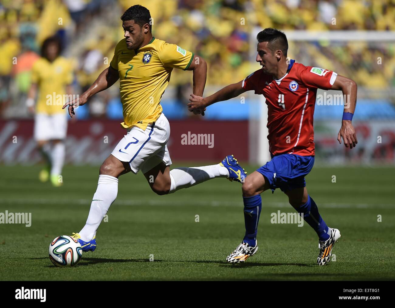 Belo Horizonte, Brazil. 28th June, 2014. Brazil's Hulk (L) vies with Chile's Mauricio Isla during a Round of 16 match between Brazil and Chile of 2014 FIFA World Cup at the Estadio Mineirao Stadium in Belo Horizonte, Brazil, on June 28, 2014. Credit:  Qi Heng/Xinhua/Alamy Live News Stock Photo