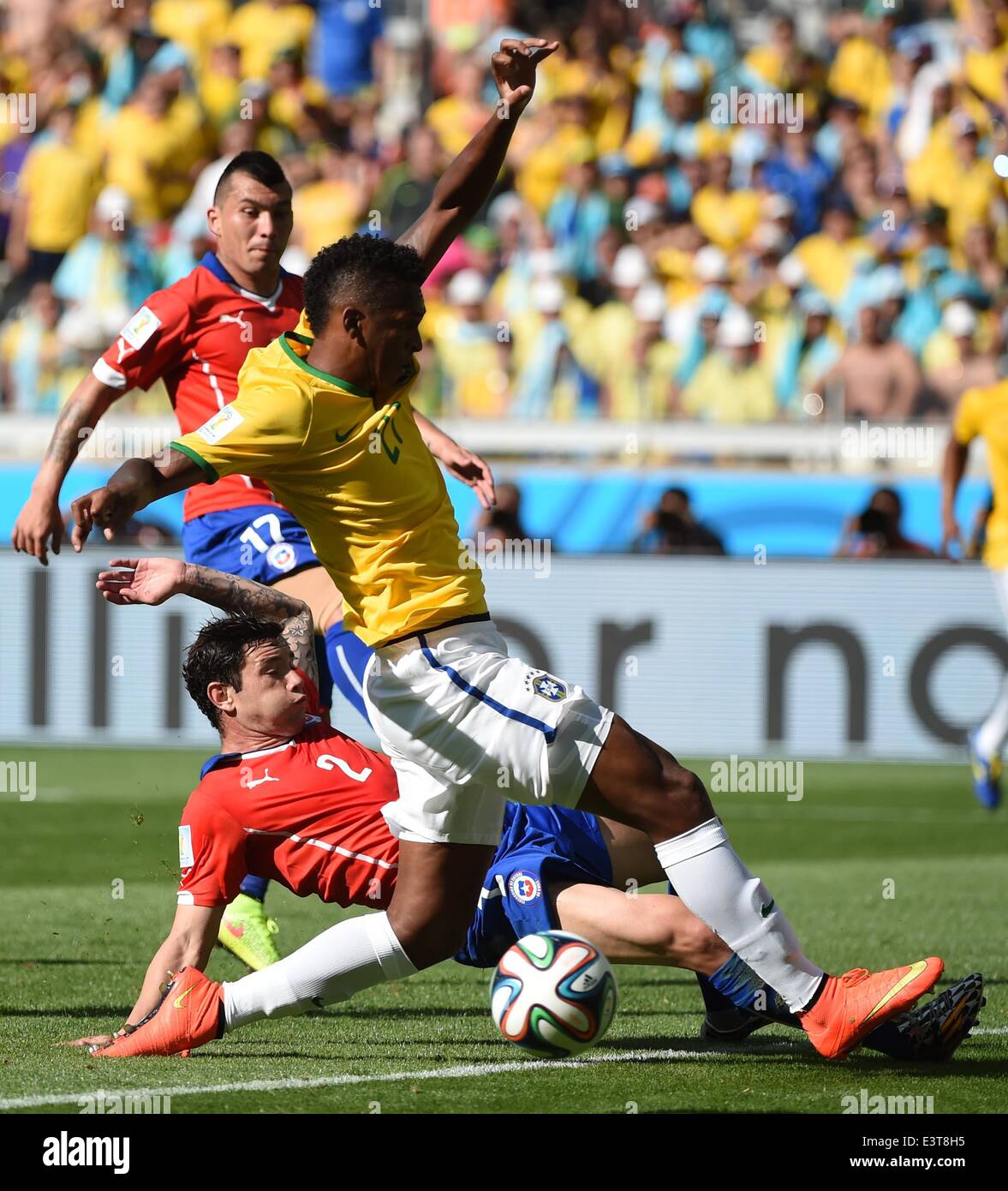 Belo Horizonte, Brazil. 28th June, 2014. Brazil's Jo vies with Chile's Eugenio Mena during a Round of 16 match between Brazil and Chile of 2014 FIFA World Cup at the Estadio Mineirao Stadium in Belo Horizonte, Brazil, on June 28, 2014. Credit:  Liu Dawei/Xinhua/Alamy Live News Stock Photo