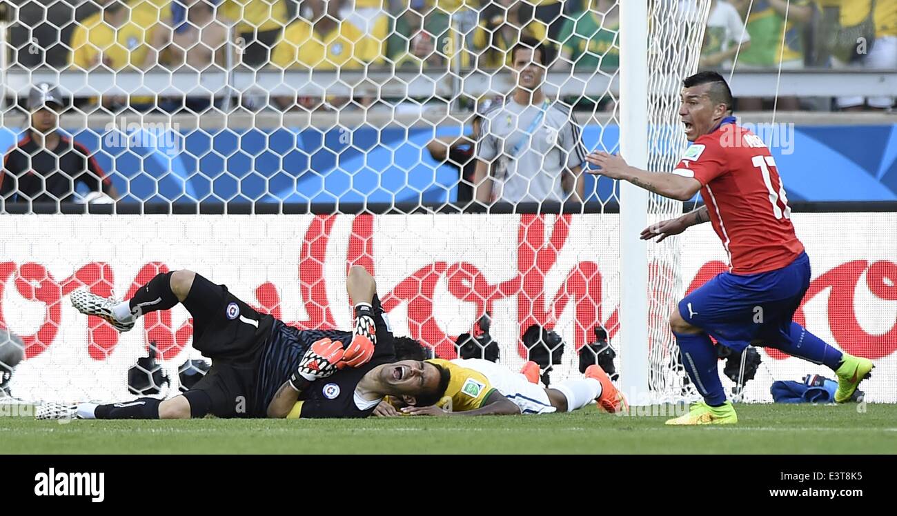 Belo Horizonte, Brazil. 28th June, 2014. Chile's goalkeeper Claudio Bravo (L, front) falls down during a Round of 16 match between Brazil and Chile of 2014 FIFA World Cup at the Estadio Mineirao Stadium in Belo Horizonte, Brazil, on June 28, 2014. Credit:  Qi Heng/Xinhua/Alamy Live News Stock Photo