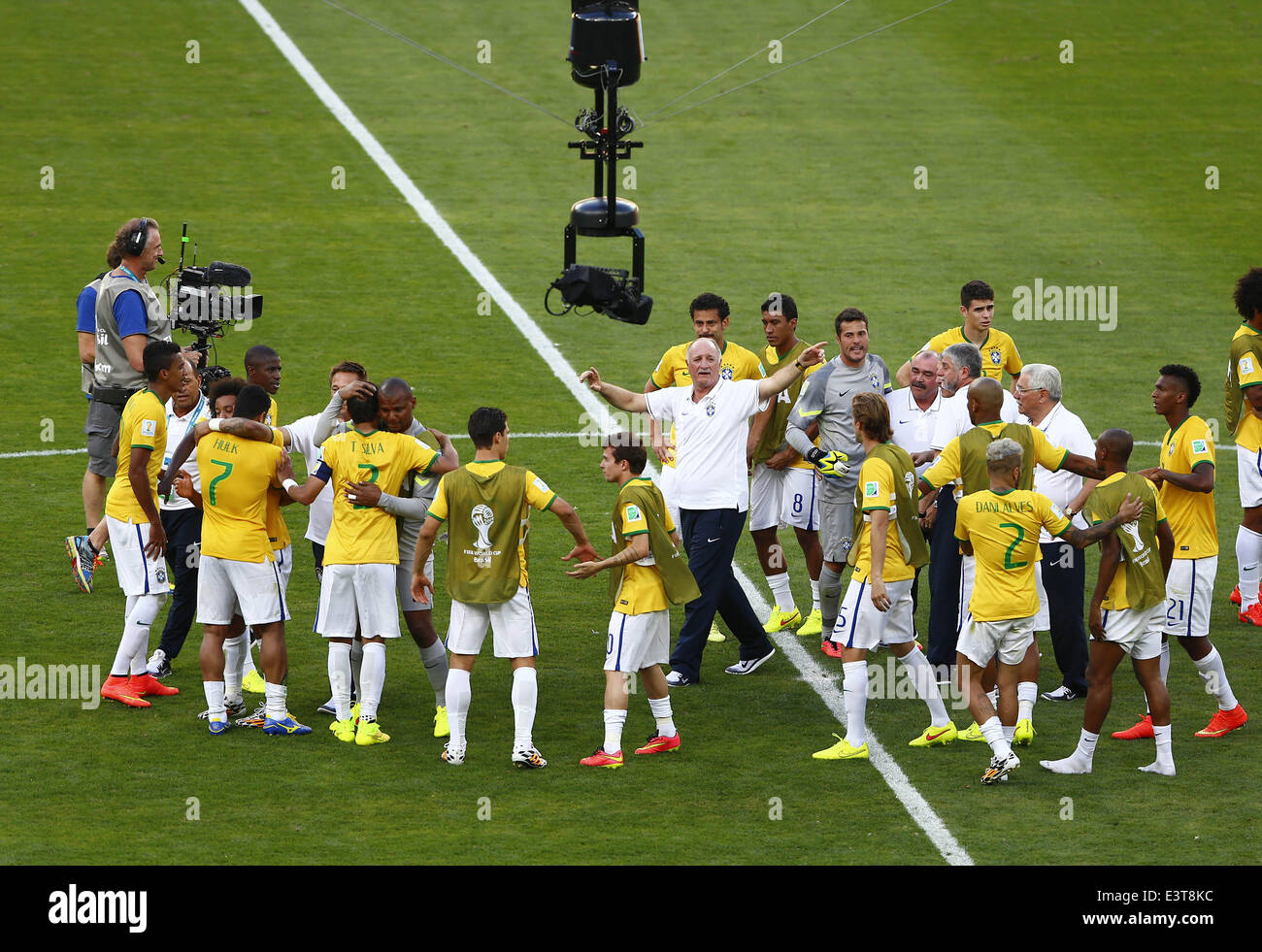 Belo Horizonte, Brazil. 28th June, 2014. Brazil's coach Luiz Felipe Scolari (C) and players celebrate the victory after a Round of 16 match between Brazil and Chile of 2014 FIFA World Cup at the Estadio Mineirao Stadium in Belo Horizonte, Brazil, on June 28, 2014. Brazil won 4-3 (3-2 in penalties) over Chile and qualified for Quarter-finals on Saturday. Credit:  Liu Bin/Xinhua/Alamy Live News Stock Photo