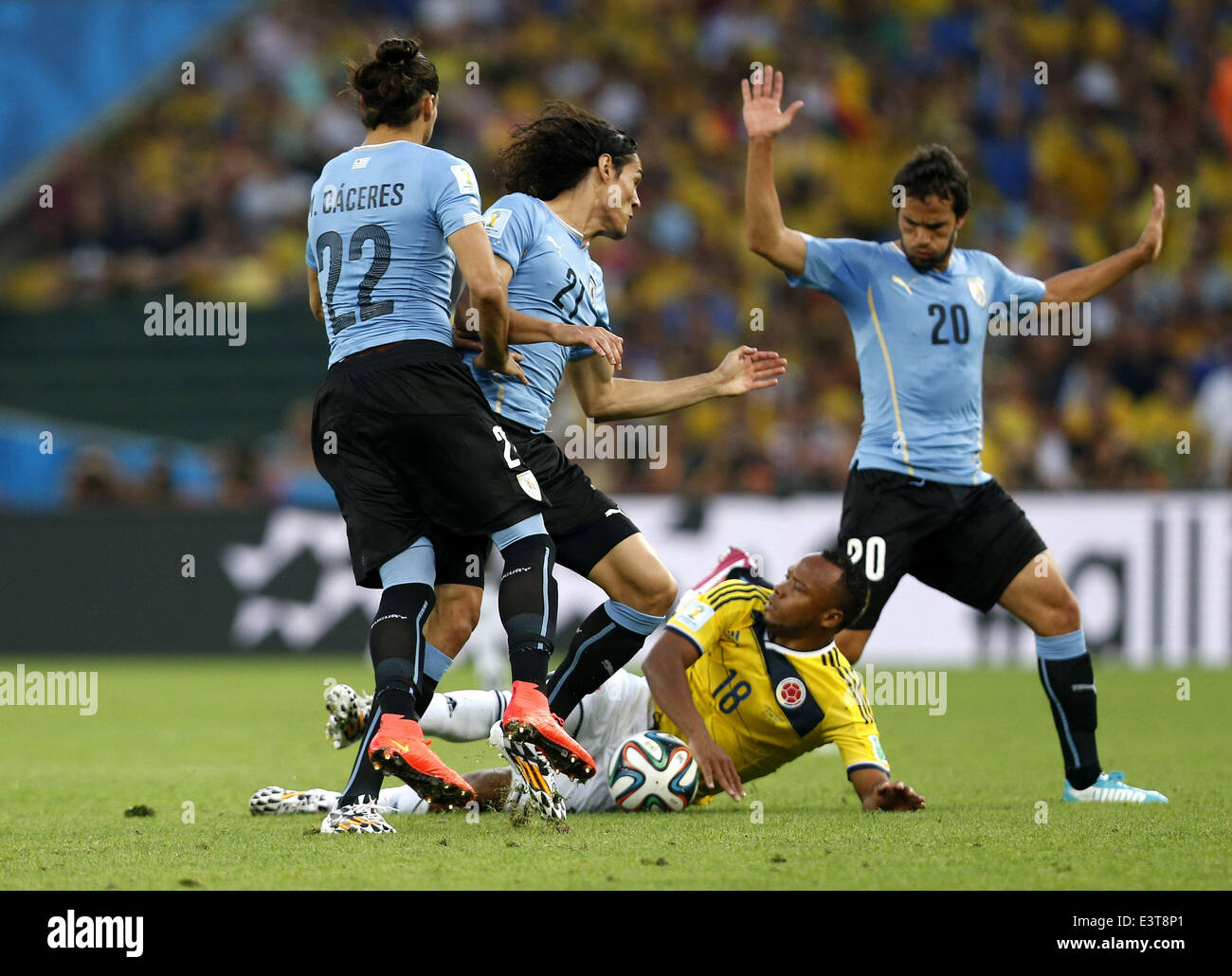 Rio De Janeiro, Brazil. 28th June, 2014. Colombia's Juan Zuniga (3rd L) vies with Uruguay's Martin Caceres (1st L), Edinson Cavani (2nd L) and Alvaro Gonzalez (1st R) during a Round of 16 match between Colombia and Uruguay of 2014 FIFA World Cup at the Estadio do Maracana Stadium in Rio de Janeiro, Brazil, on June 28, 2014. Credit:  Wang Lili/Xinhua/Alamy Live News Stock Photo