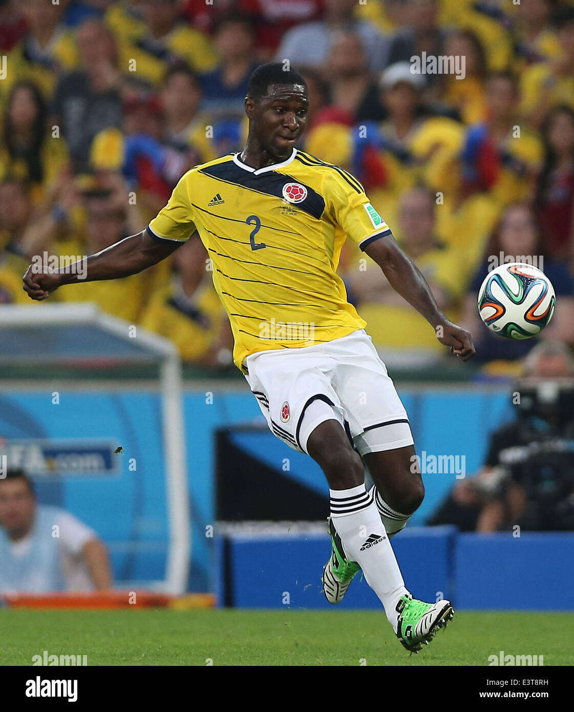 Rio De Janeiro, Brazil. 28th June, 2014. Colombia's Cristian Zapata controls the ball during a Round of 16 match between Colombia and Uruguay of 2014 FIFA World Cup at the Estadio do Maracana Stadium in Rio de Janeiro, Brazil, on June 28, 2014. Credit:  Xu Zijian/Xinhua/Alamy Live News Stock Photo