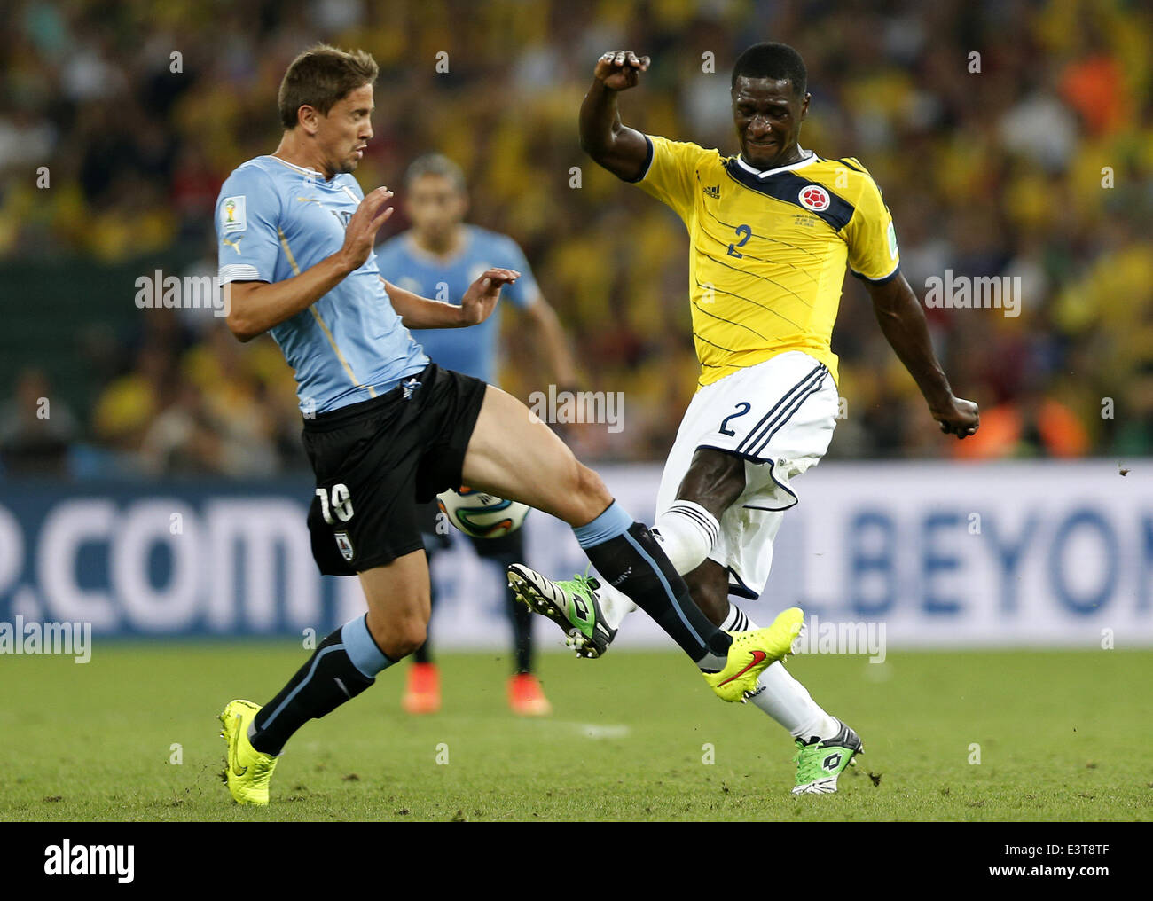 Rio De Janeiro, Brazil. 28th June, 2014. Uruguay's Diego Forlan (L, front) vies with Colombia's Cristian Zapata during a Round of 16 match between Colombia and Uruguay of 2014 FIFA World Cup at the Estadio do Maracana Stadium in Rio de Janeiro, Brazil, on June 28, 2014. Colombia won 2-0 over Uruguay and qualified for Quarter-finals on Saturday. Credit:  Wang Lili/Xinhua/Alamy Live News Stock Photo