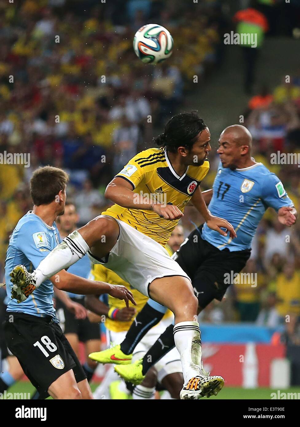 Rio De Janeiro, Brazil. 28th June, 2014. Colombia's Abel Aguilar (C) jumps for the ball during a Round of 16 match between Colombia and Uruguay of 2014 FIFA World Cup at the Estadio do Maracana Stadium in Rio de Janeiro, Brazil, on June 28, 2014. Colombia won 2-0 over Uruguay on Saturday. Credit:  Xu Zijian/Xinhua/Alamy Live News Stock Photo