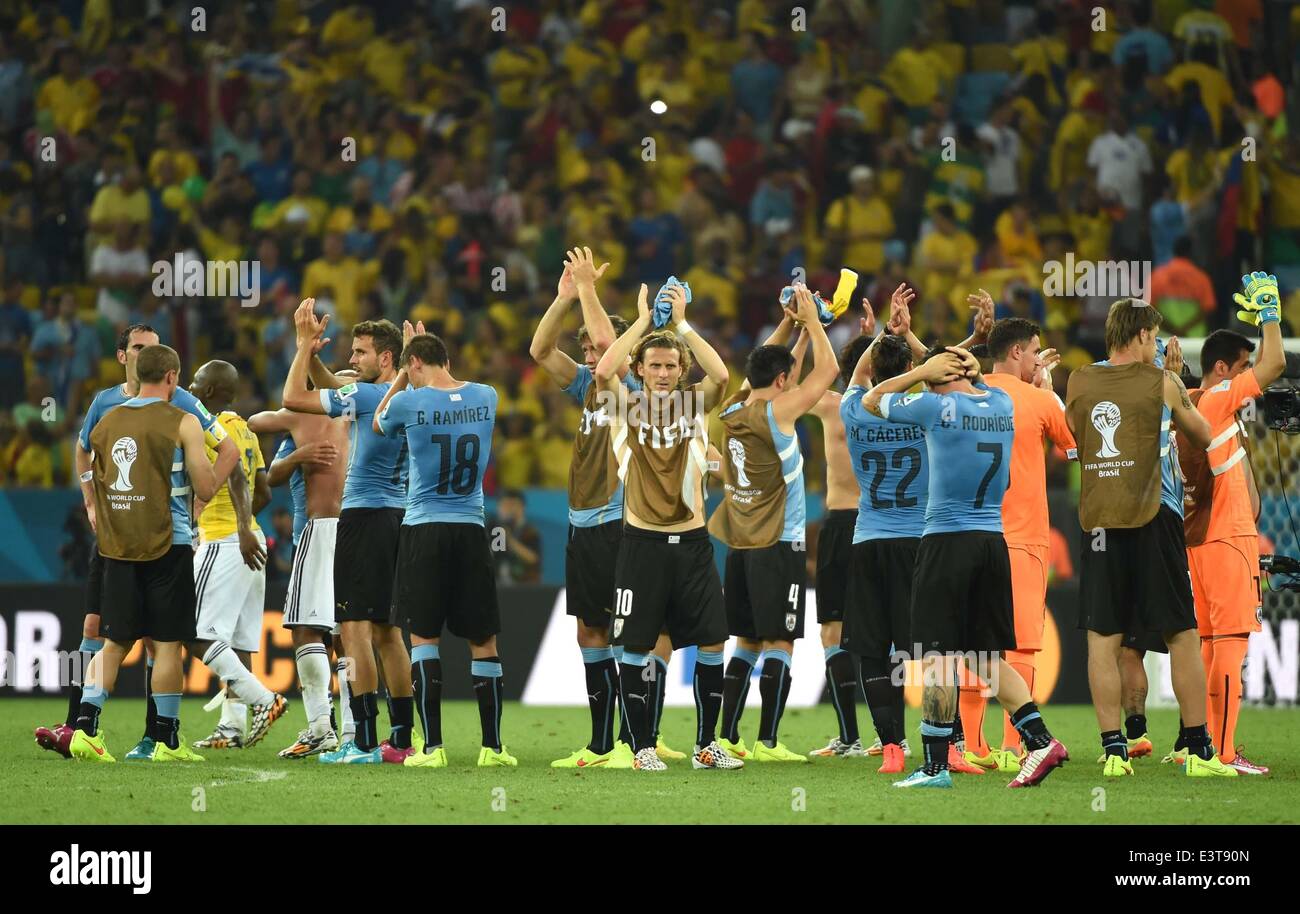 Rio De Janeiro, Brazil. 28th June, 2014. Uruguay's players greet the fans after a Round of 16 match between Colombia and Uruguay of 2014 FIFA World Cup at the Estadio do Maracana Stadium in Rio de Janeiro, Brazil, on June 28, 2014. Colombia won 2-0 over Uruguay on Saturday. Credit:  Wang Yuguo/Xinhua/Alamy Live News Stock Photo