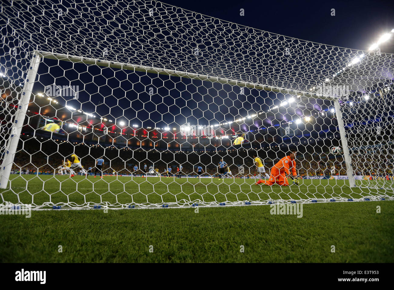 Rio De Janeiro, Brazil. 28th June, 2014. Uruguay's goalkeeper Fernando Muslera (1st R) fails to block a shot by Colombia's James Rodriguez during a Round of 16 match between Colombia and Uruguay of 2014 FIFA World Cup at the Estadio do Maracana Stadium in Rio de Janeiro, Brazil, on June 28, 2014. Colombia won 2-0 over Uruguay and qualified for Quarter-finals on Saturday. Credit:  Wang Lili/Xinhua/Alamy Live News Stock Photo