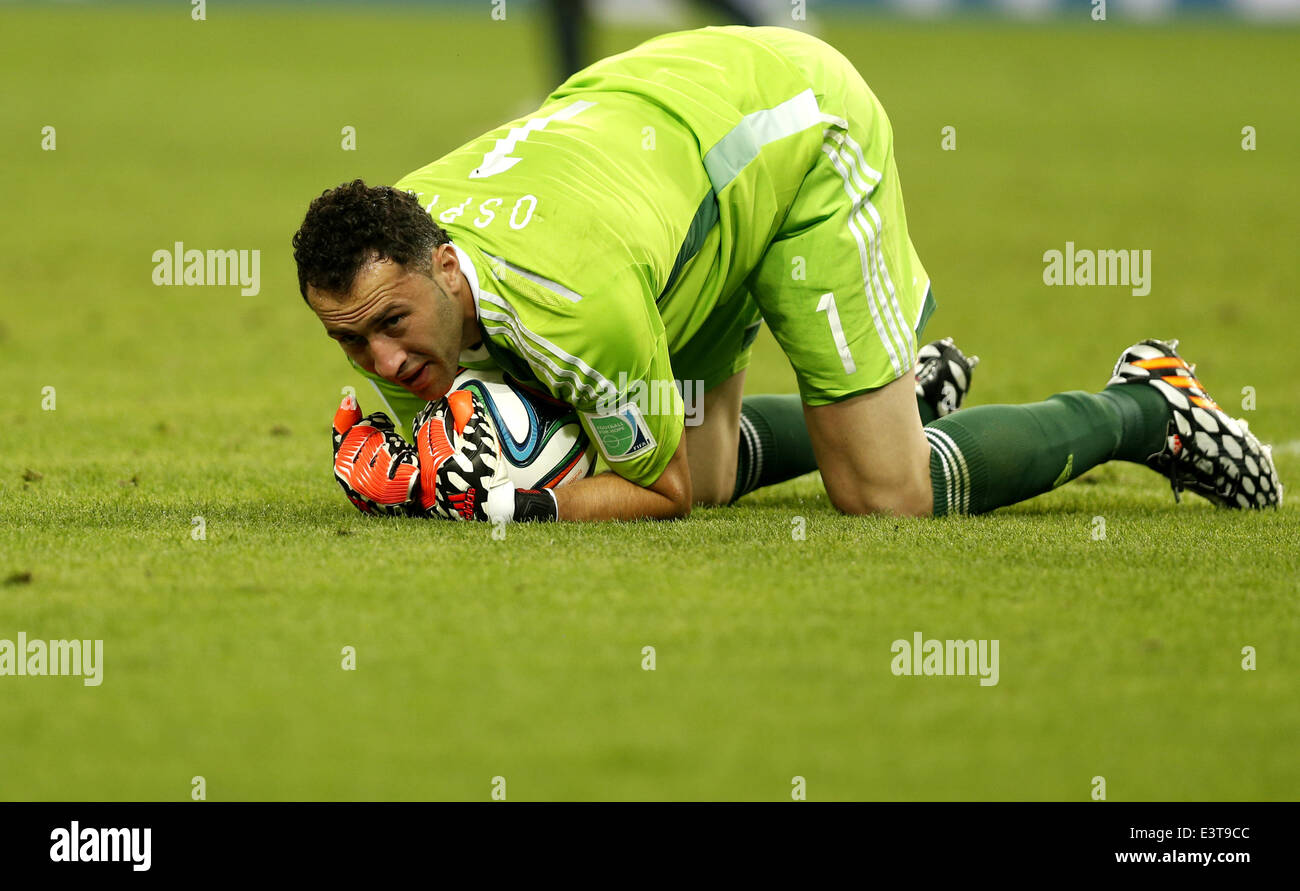 Rio De Janeiro, Brazil. 28th June, 2014. Colombia's goalkeeper David Ospina holds the ball during a Round of 16 match between Colombia and Uruguay of 2014 FIFA World Cup at the Estadio do Maracana Stadium in Rio de Janeiro, Brazil, on June 28, 2014. Colombia won 2-0 over Uruguay and qualified for Quarter-finals on Saturday. Credit:  Wang Lili/Xinhua/Alamy Live News Stock Photo
