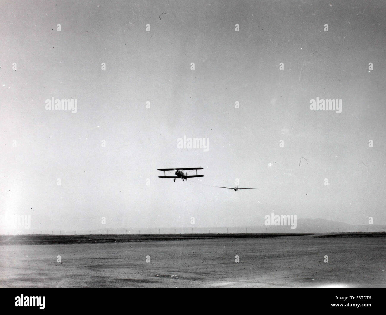 Glider towing aircraft hires stock photography and images Alamy