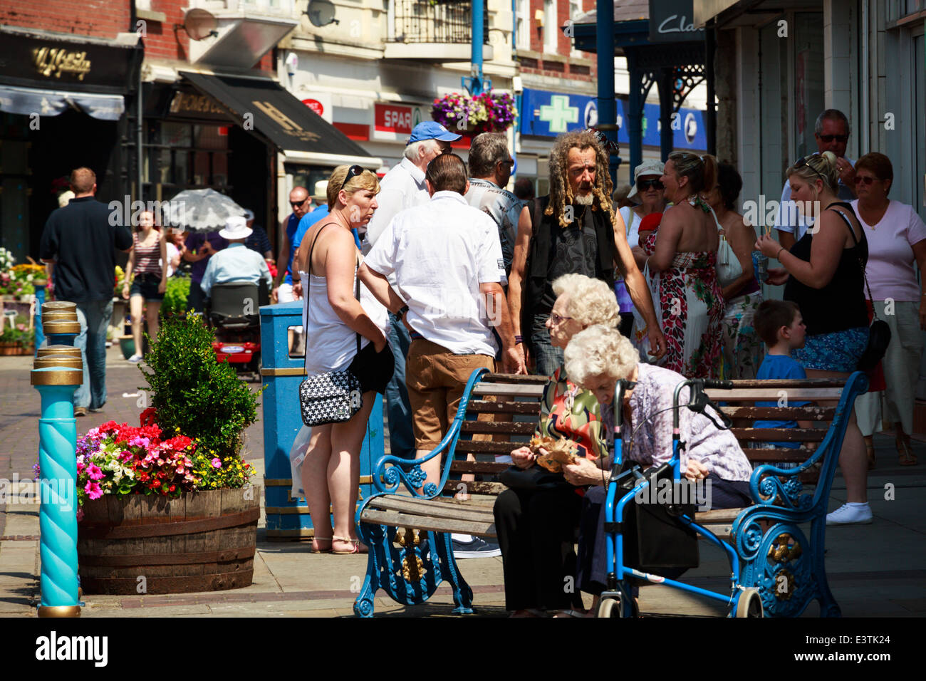 Shoppers and sitters in Porthcawl town Stock Photo