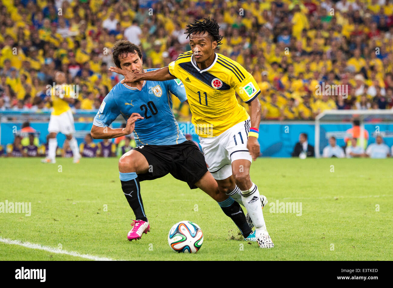 Alvaro Gonzalez (URU), Juan Cuadrado (COL), JUNE 28, 2014 - Football /  Soccer : FIFA World Cup Brazil 2014 Round of 16 match between Colombia 2-0  Uruguay at Estadio do Maracana in