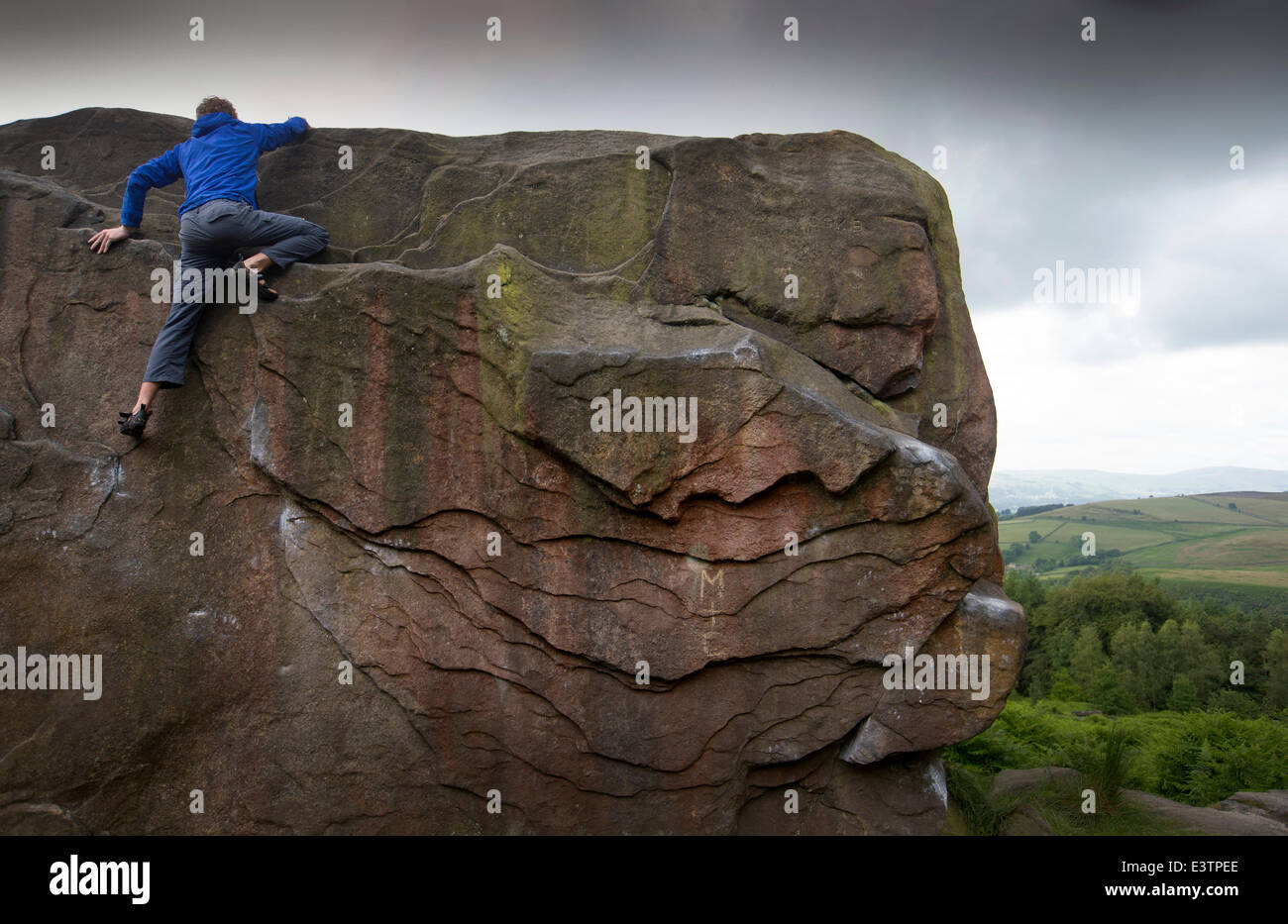Stanage edge bouldering hires stock photography and images Alamy