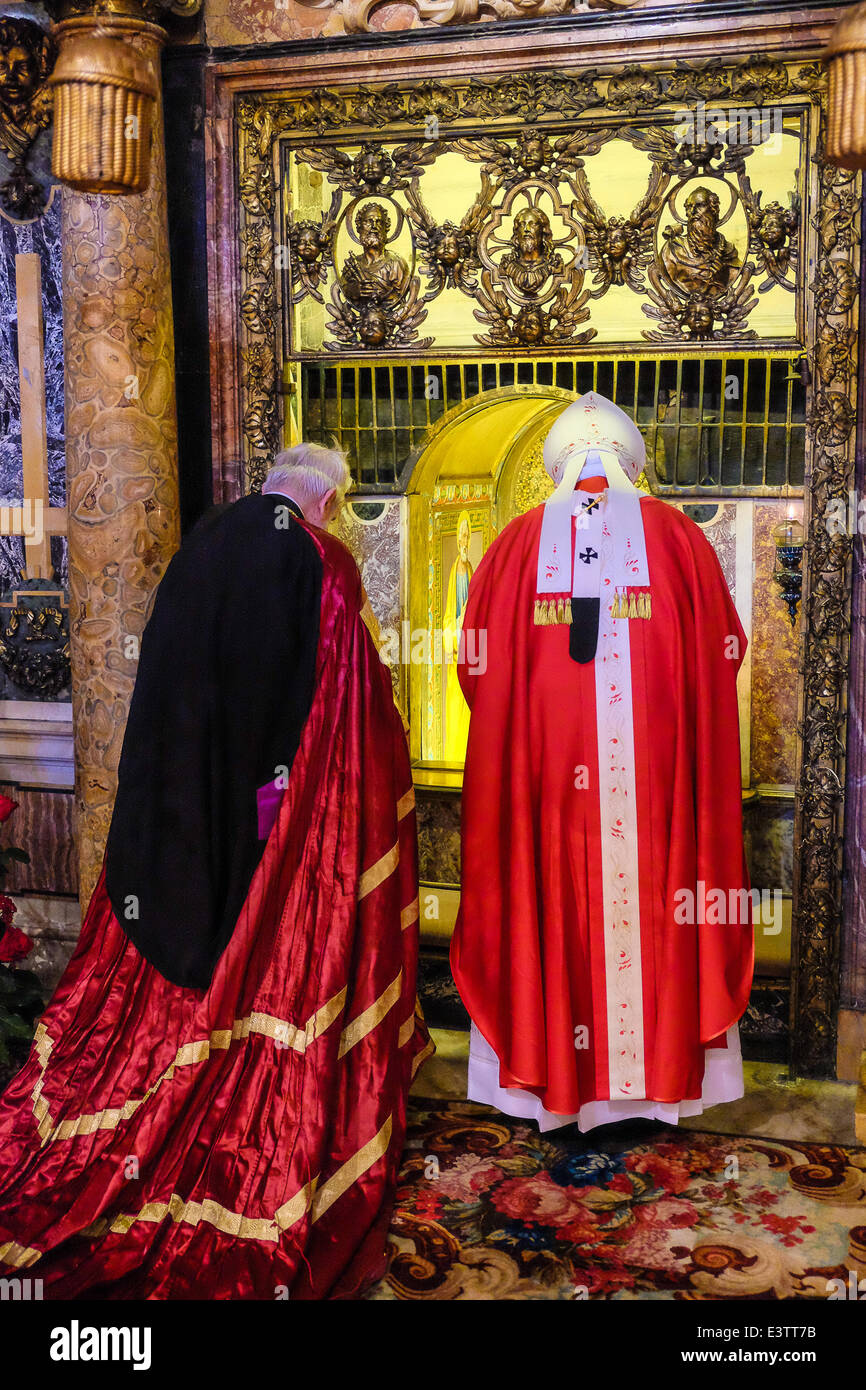 Vatican, Vatican City. 29th June, 2014. Pope Francis Holy Mass and imposition of the 'Pallio' on new metropolitan archbishops on the occasion of St. Peter and Paul Apostles - Pope Francis and Bartolomeo Credit:  Realy Easy Star/Alamy Live News Stock Photo