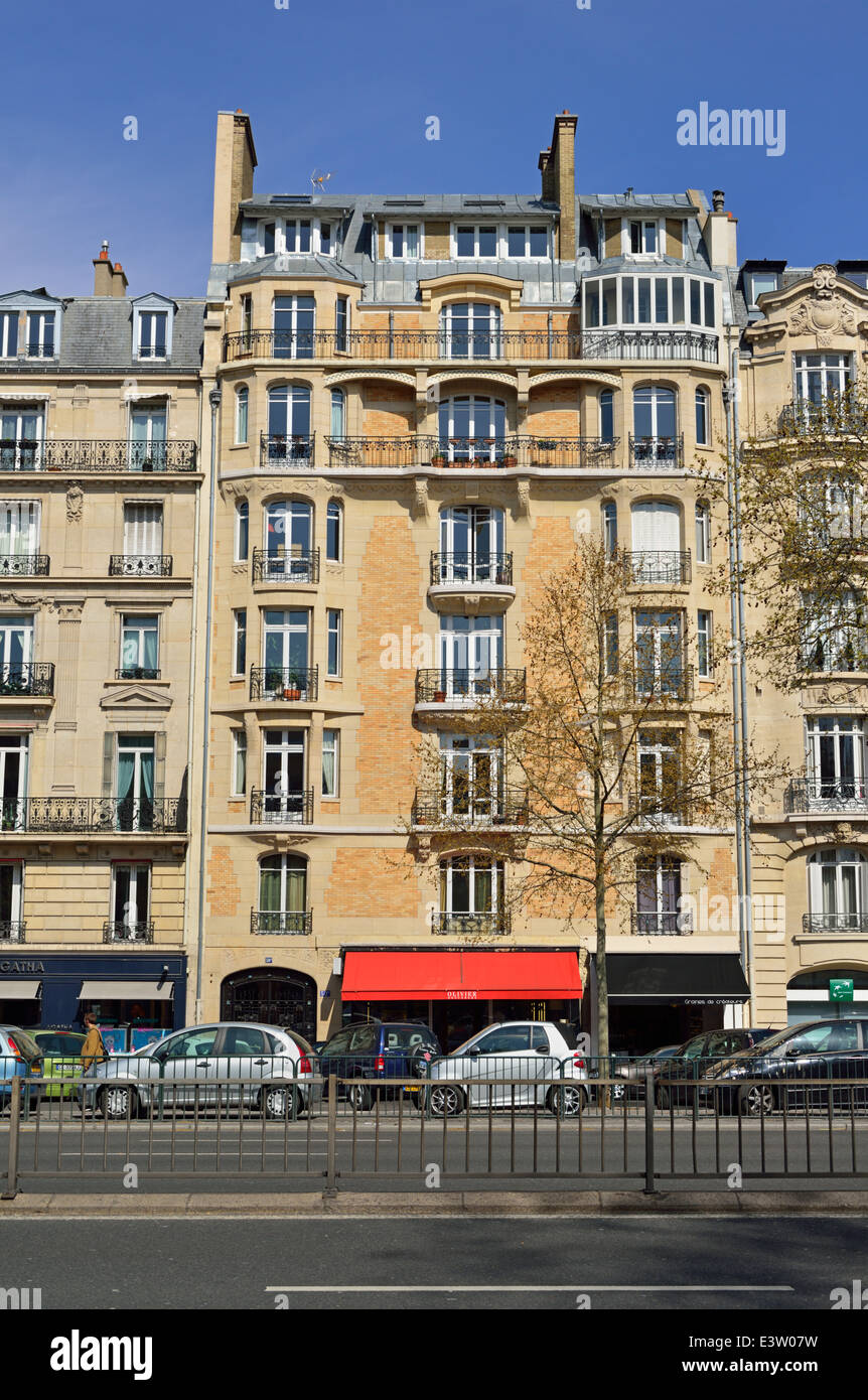 Avenue Charles de Gaulle, Neuilly sur Seine, Paris, France Stock Photo