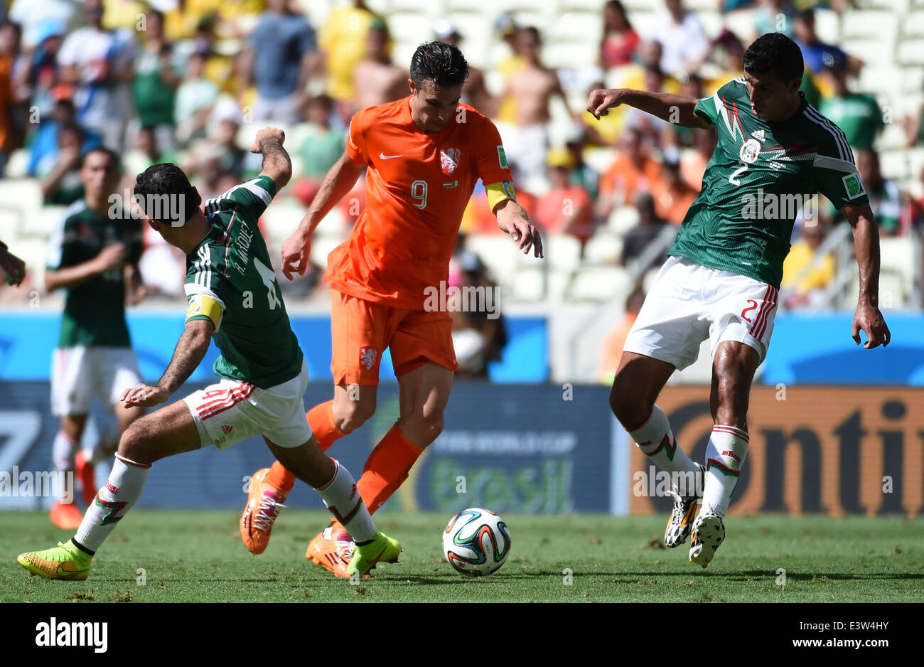 Fortaleza, Brazil. 29th June, 2014. Netherlands's Robin van Persie (C) breaks through during a Round of 16 match between Netherlands and Mexico of 2014 FIFA World Cup at the Estadio Castelao Stadium in Fortaleza, Brazil, on June 29, 2014. Credit:  Li Ga/Xinhua/Alamy Live News Stock Photo