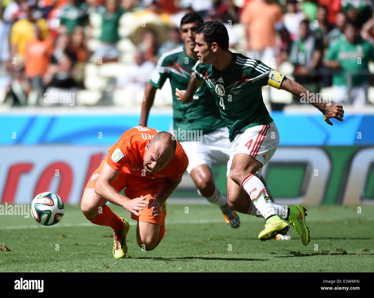 (140629) -- FORTALEZA, June 29, 2014 (Xinhua) -- Netherlands's Arjen Robben (L) vies with Mexico's Rafael Marquez during a Round of 16 match between Netherlands and Mexico of 2014 FIFA World Cup at the Estadio Castelao Stadium in Fortaleza, Brazil, on June 29, 2014.(Xinhua/Li Ga)(xzj) Stock Photo