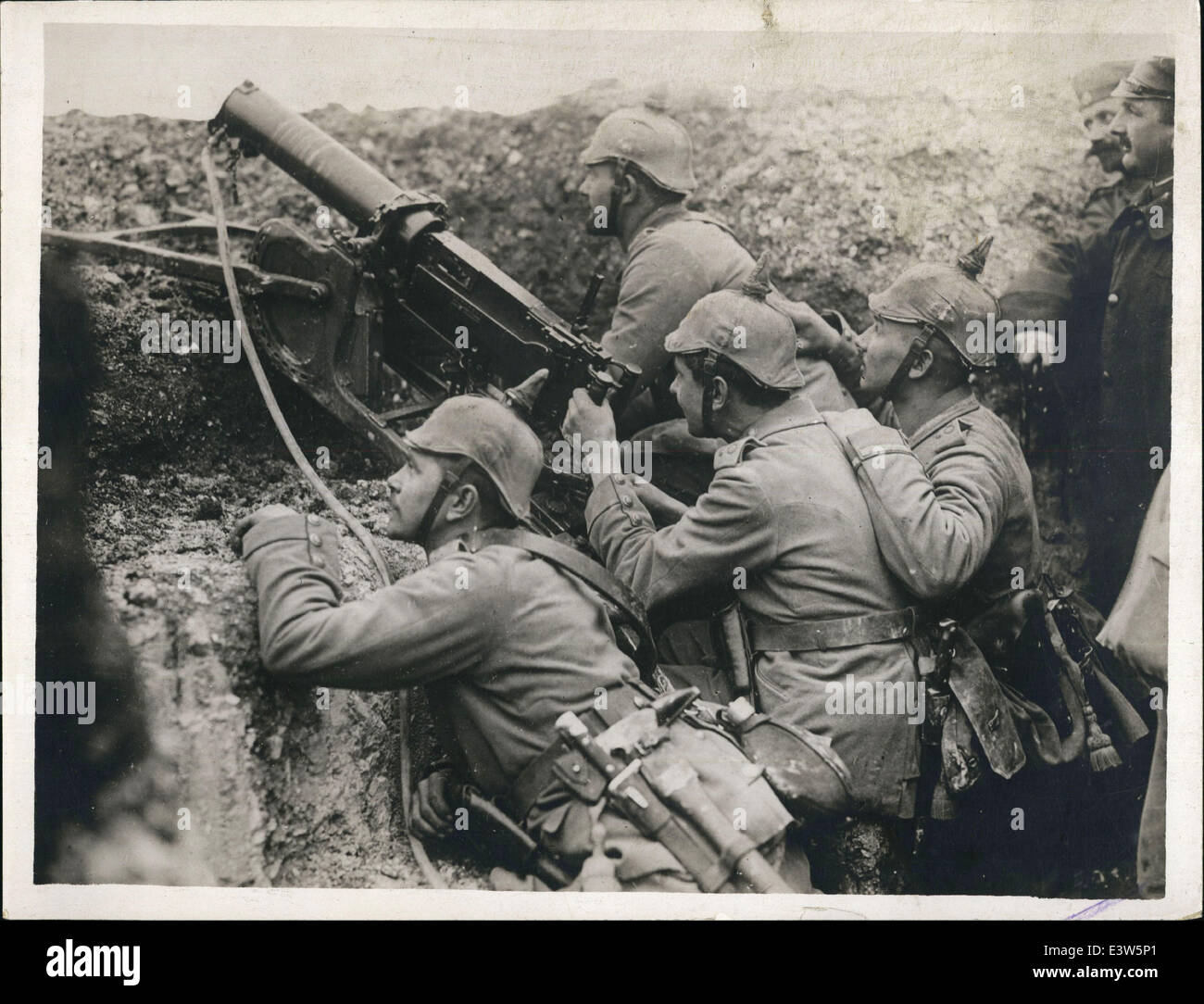 German machine gun ww1 hi-res stock photography and images - Alamy