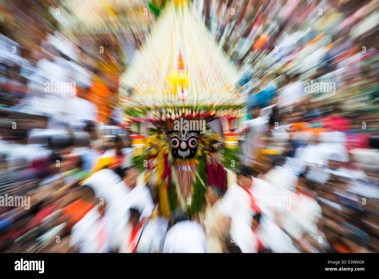 Ahmedabad, India. 29th June 2014. For the first time, woman chief minister of Gujarat, Anandi Patel  perform the 'Pahind-Vidhi' after which the annual rath yatra of Lord Jagannath will begin, in Ahmedabad, India. Credit:  Nisarg Lakhmani/Alamy Live News Stock Photo