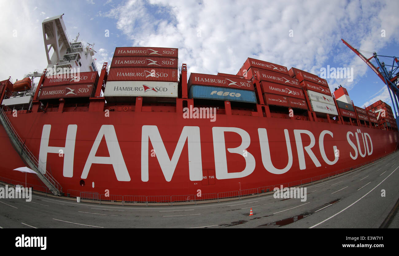 Hamburg, Germany. 29th June, 2014. Hamburg Sued container ship 'Cap San Raphael' arrives at the port of Hamburg, Germany, 29 June 2014. Photo: Axel Heimken/dpa/Alamy Live News Stock Photo
