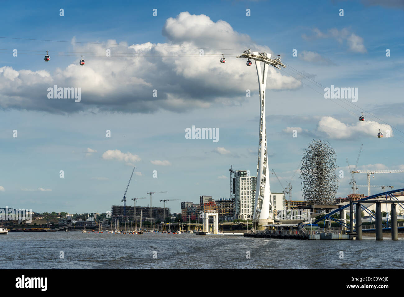 View of the London cable car over the River Thames Stock Photo Alamy