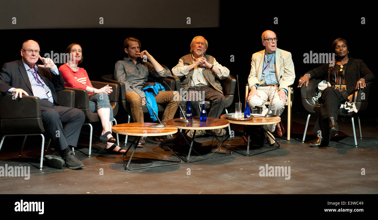 Aberystwyth, Wales, UK. 29th June 2014.  Speakers panel takes questions from the audience at the Eye International Photography Festival 2014.  Left to right: Arthur Edwards MBE (Royal Photographer, The Sun), Sophie Batterbury (Head of Pictures, The Independent - panel chair), Justin Maxon, Ian Berry (Magnum), David Hurn (Magnum), Angele Etoundil Essamba - 29-June-2014 - Photo credit: John Gilbey/Alamy Live News. Stock Photo