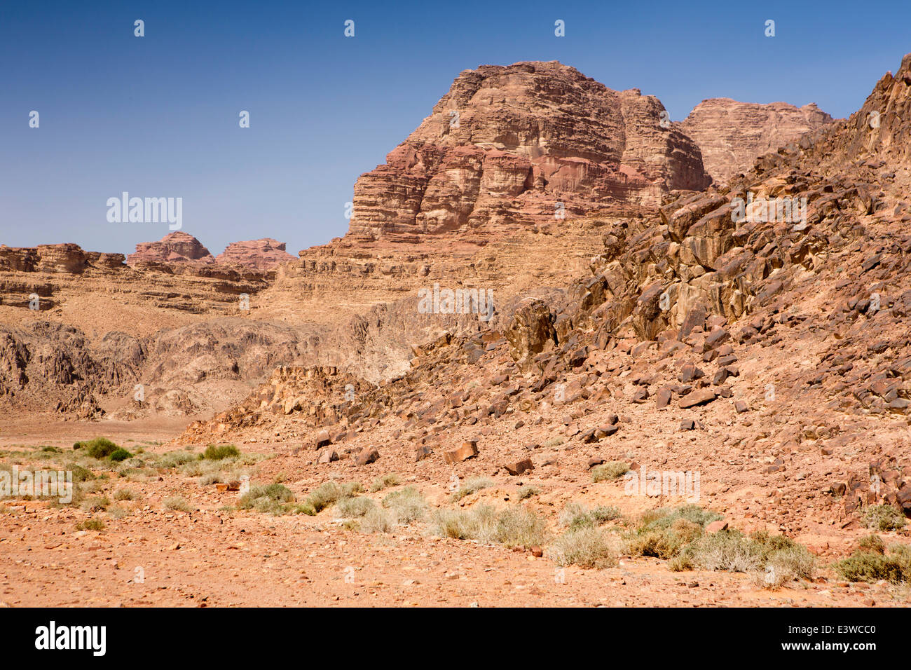 Jordan, Wadi Rum, eroded rocky desert cliffs Stock Photo