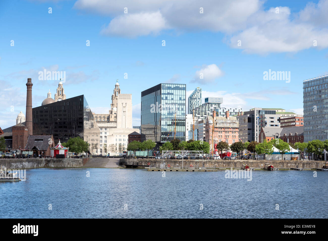 Big sky over wide angle Liver Building in Liverpool Stock Photo
