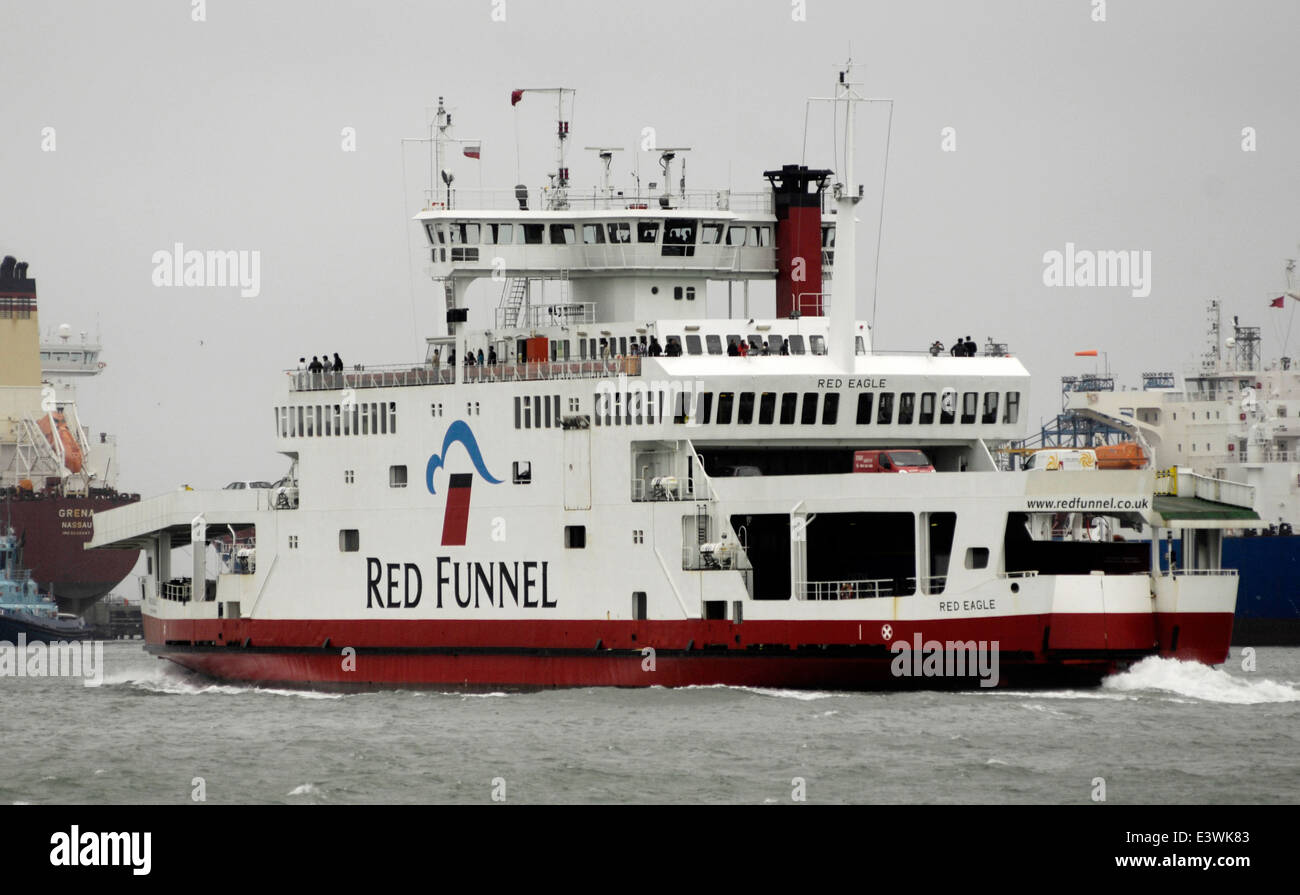 SOUTHAMPTON,ENGLAND. - RED FUNNEL ISLE OF WIGHT FERRY RED EAGLE ON PASSAGE TO COWES. Photo: Jonathan Eastland/Ajax Stock Photo