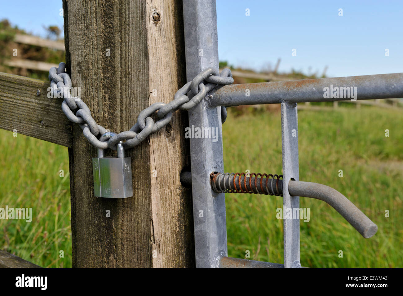 Padlock chain hi-res stock photography and images - Alamy