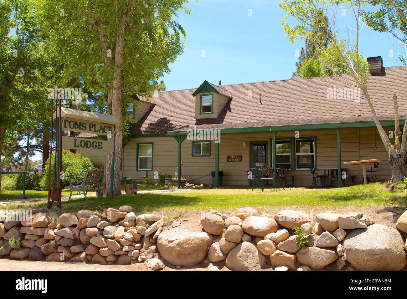 Toms place lodge in the Sierra Nevada mountains of California Stock Photo Alamy