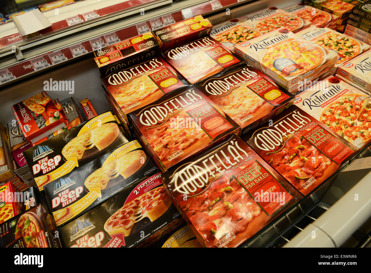 Supermarket frozen pizzas hires stock photography and images Alamy