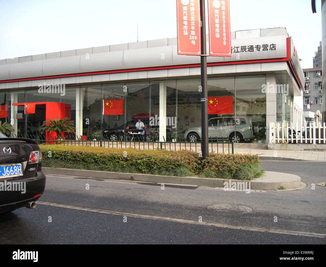 Hangzhou Mitsubishi dealer in the Chinese wave of anti-Japan Stock Photo