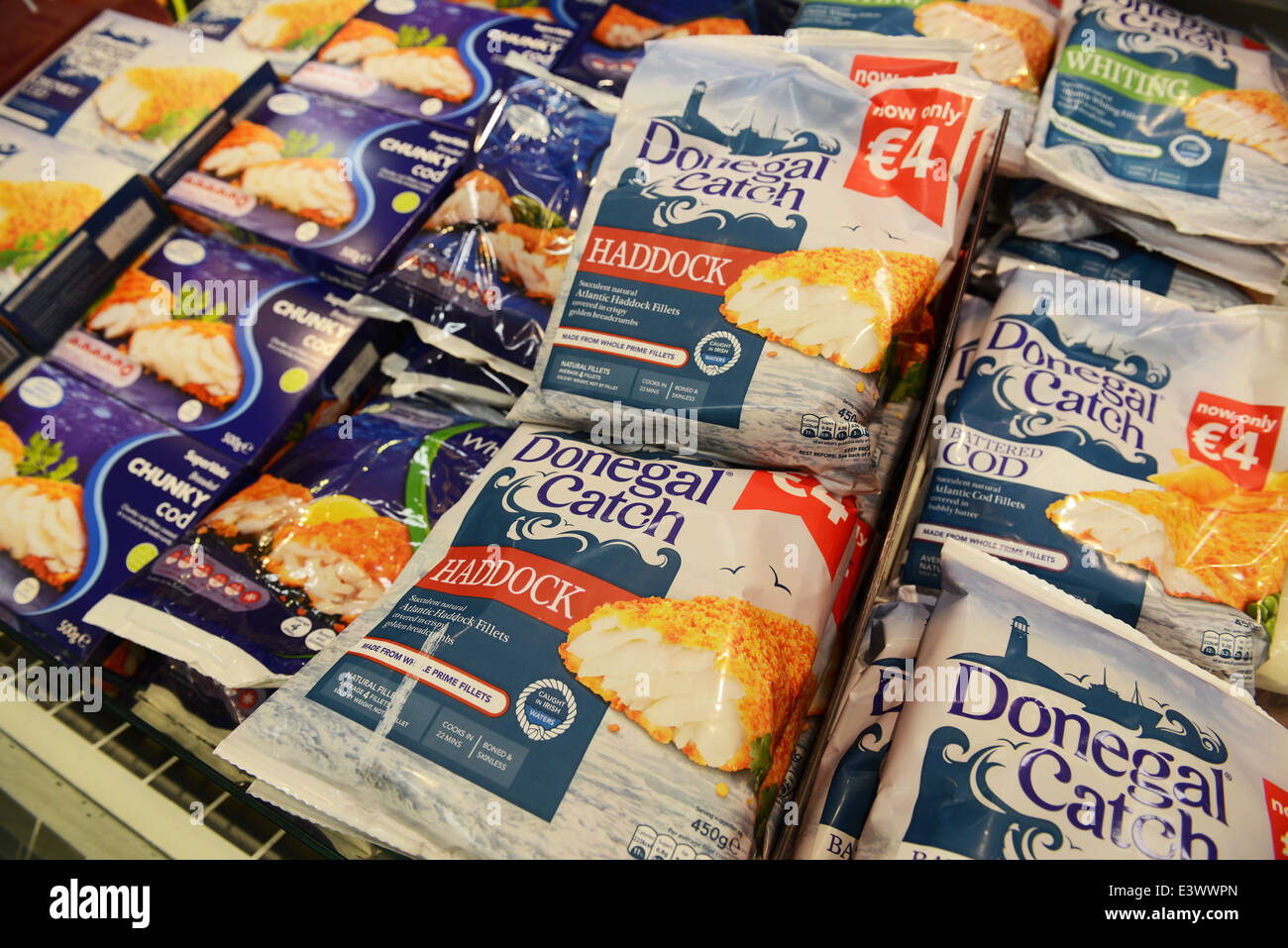 Frozen fish hires stock photography and images Alamy