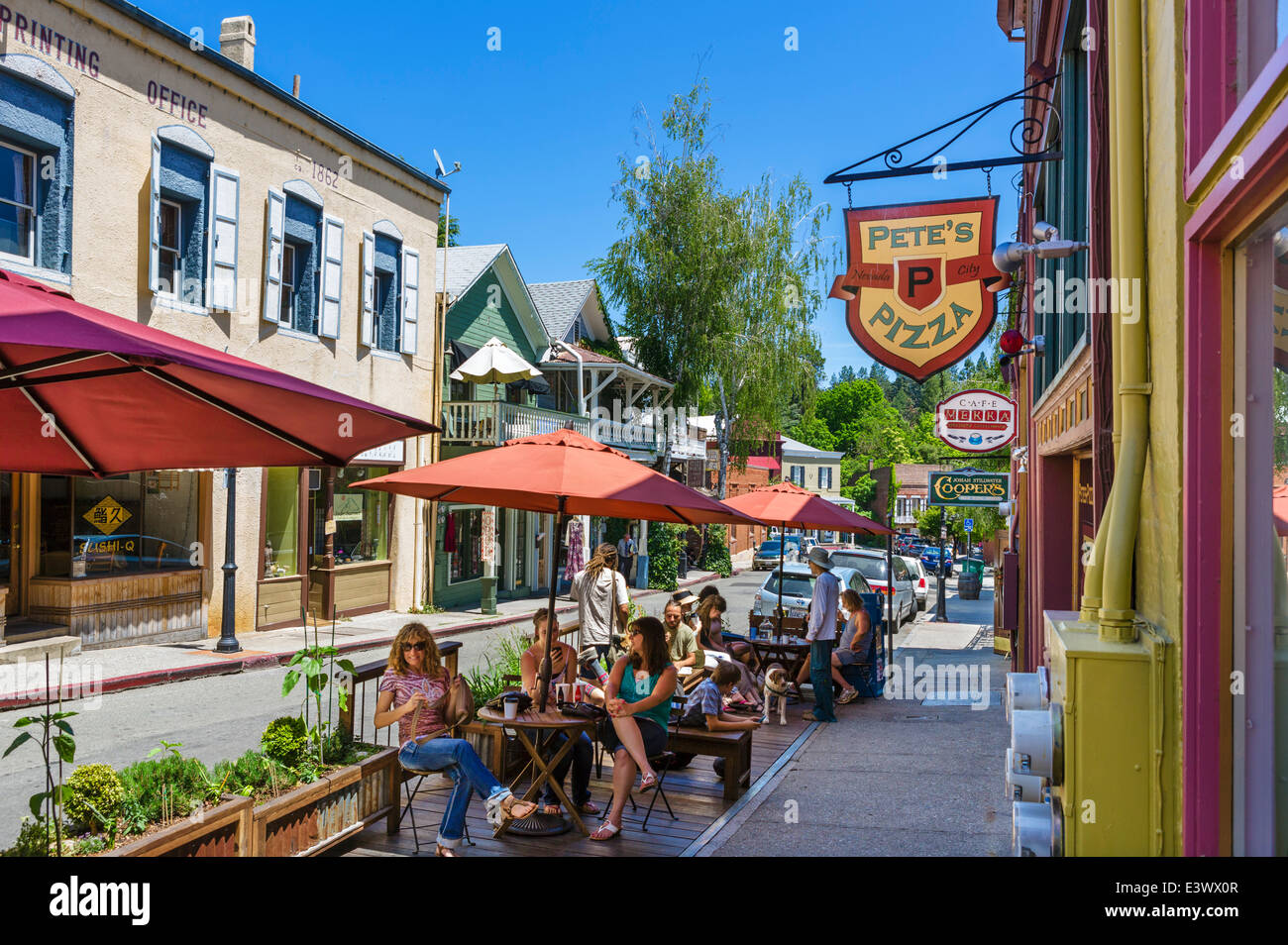 Sidewalk cafe on Commercial Street in the old gold mining town of Nevada City, Northern Gold Country, California, USA Stock Photo