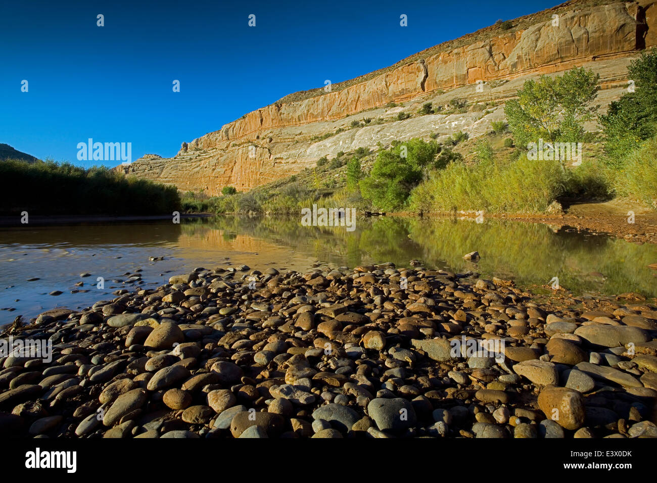 Gravel bar hires stock photography and images Alamy