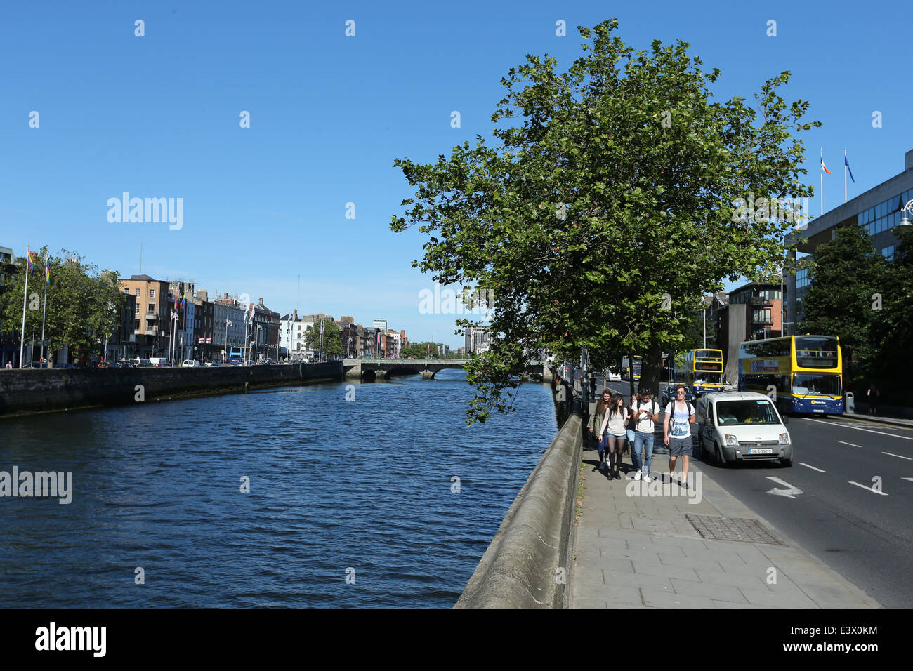 Walk along river liffey hi-res stock photography and images - Alamy